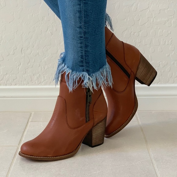 NIB Distressed Cognac Leather Block Heel Boots - Picture 5 of 8